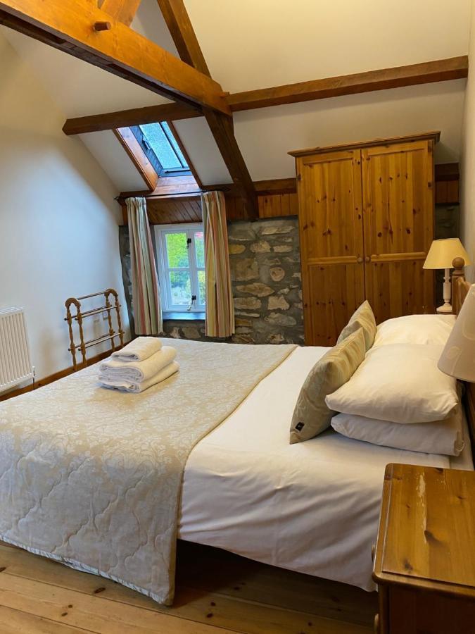 Gellifawr Woodland Retreat Hotell Pontfaen Exteriör bild