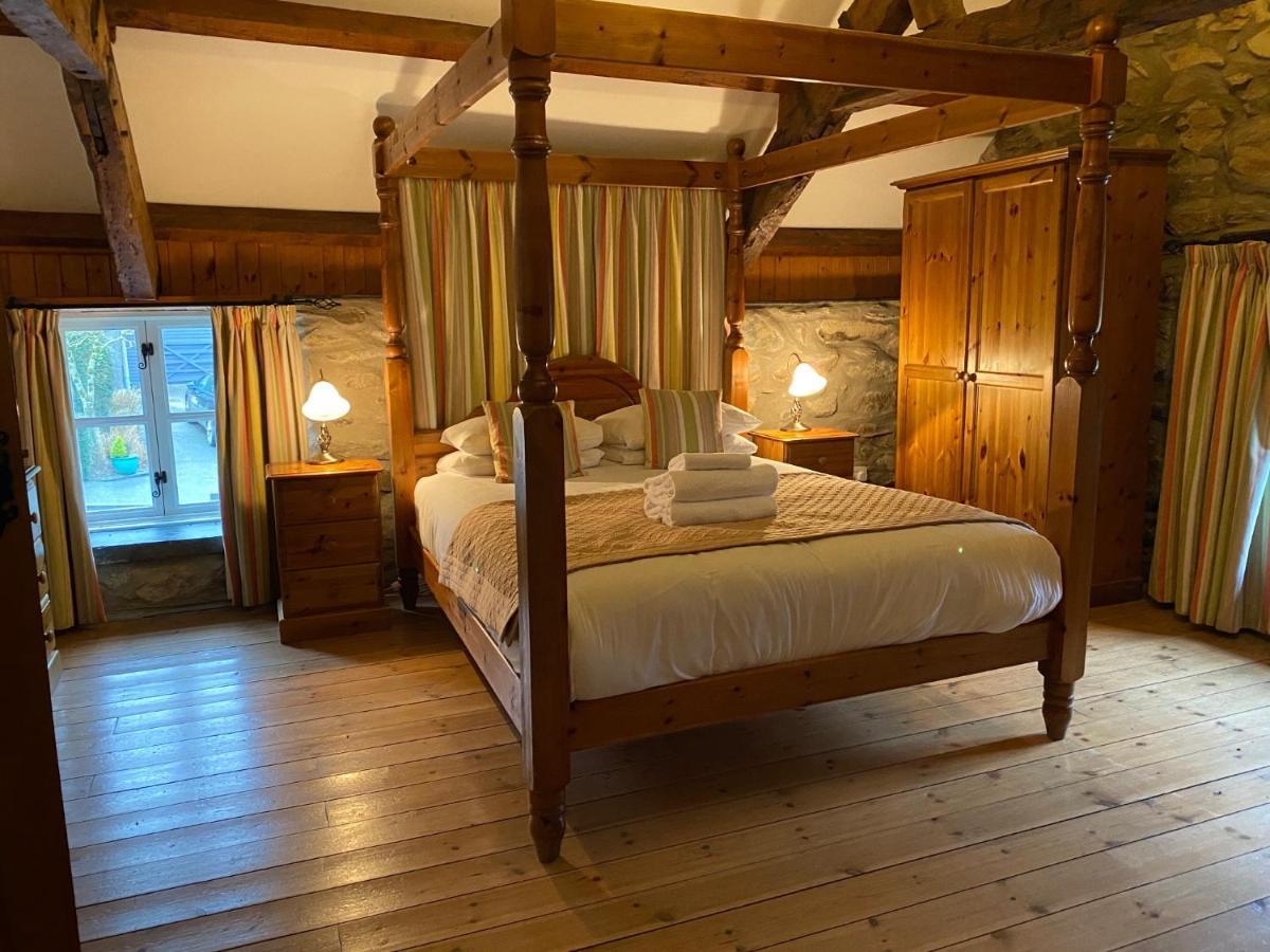 Gellifawr Woodland Retreat Hotell Pontfaen Exteriör bild