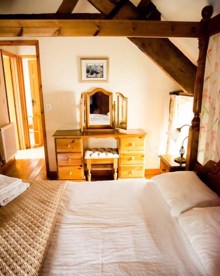 Gellifawr Woodland Retreat Hotell Pontfaen Exteriör bild