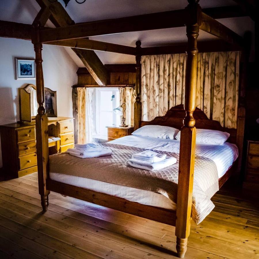 Gellifawr Woodland Retreat Hotell Pontfaen Exteriör bild