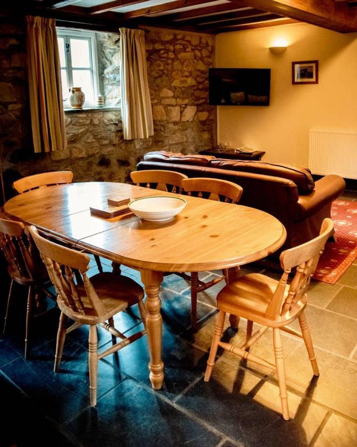 Gellifawr Woodland Retreat Hotell Pontfaen Exteriör bild