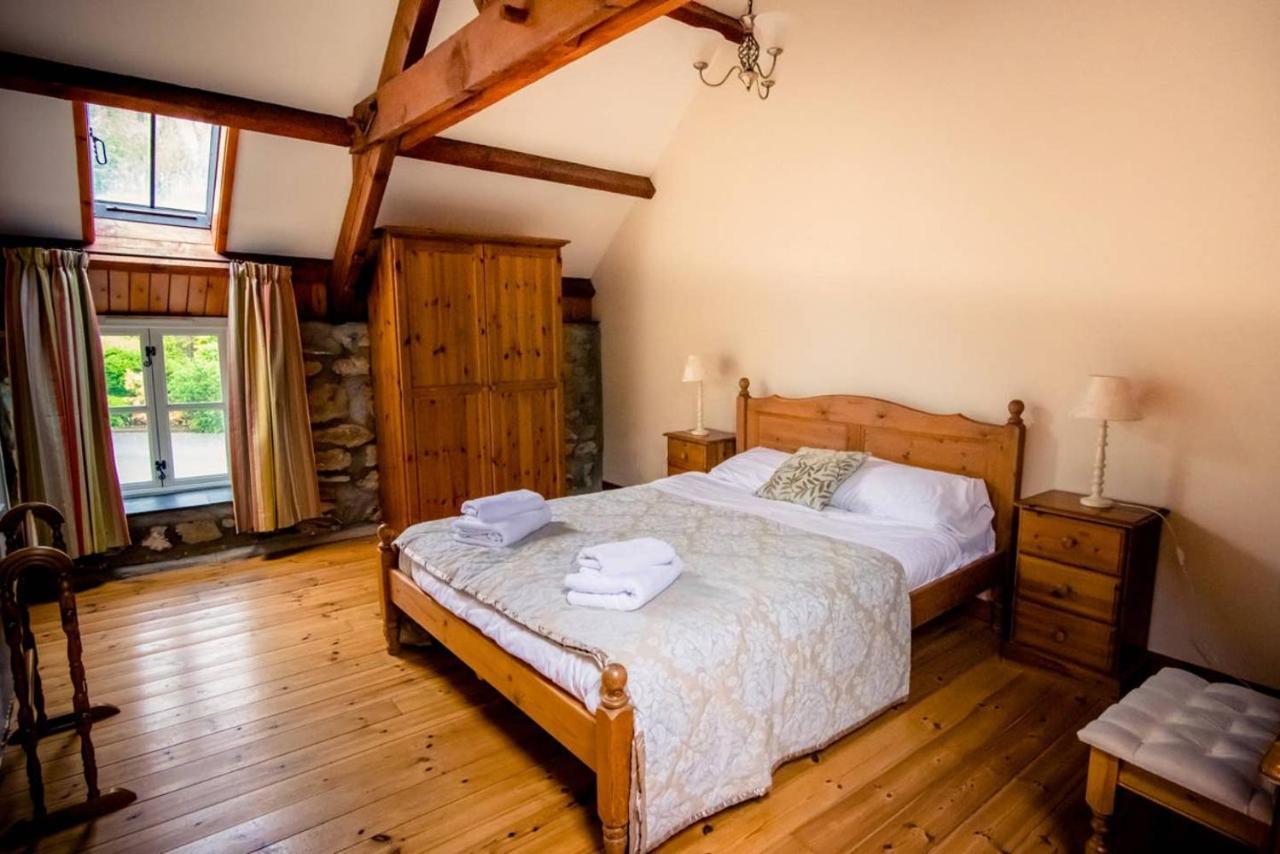 Gellifawr Woodland Retreat Hotell Pontfaen Exteriör bild